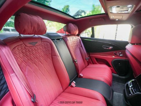 Used 2022 Bentley Flying Spur V8 image 42