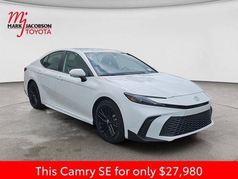 Used 2025 Toyota Camry SE FWD image 5