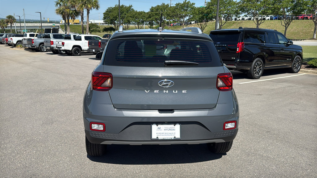 Used 2026 Hyundai Venue SEL FWD image 6