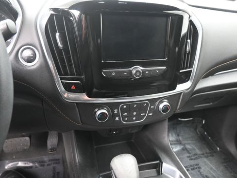 Used 2021 Chevrolet Traverse LS image 15