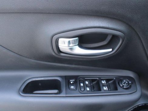 Used 2022 Jeep Renegade Altitude AWD/4WD image 15