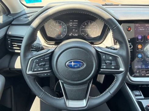 Used 2025 Subaru Outback Premium AWD/4WD image 12