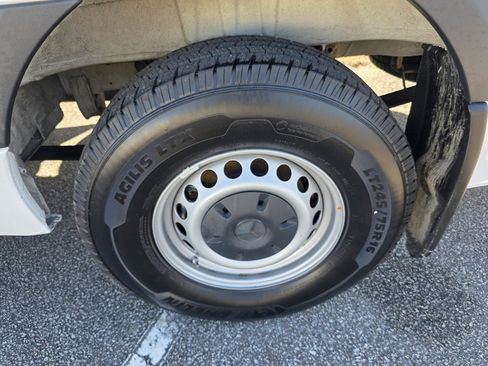 Used 2023 Mercedes-Benz Sprinter 2500 image 38