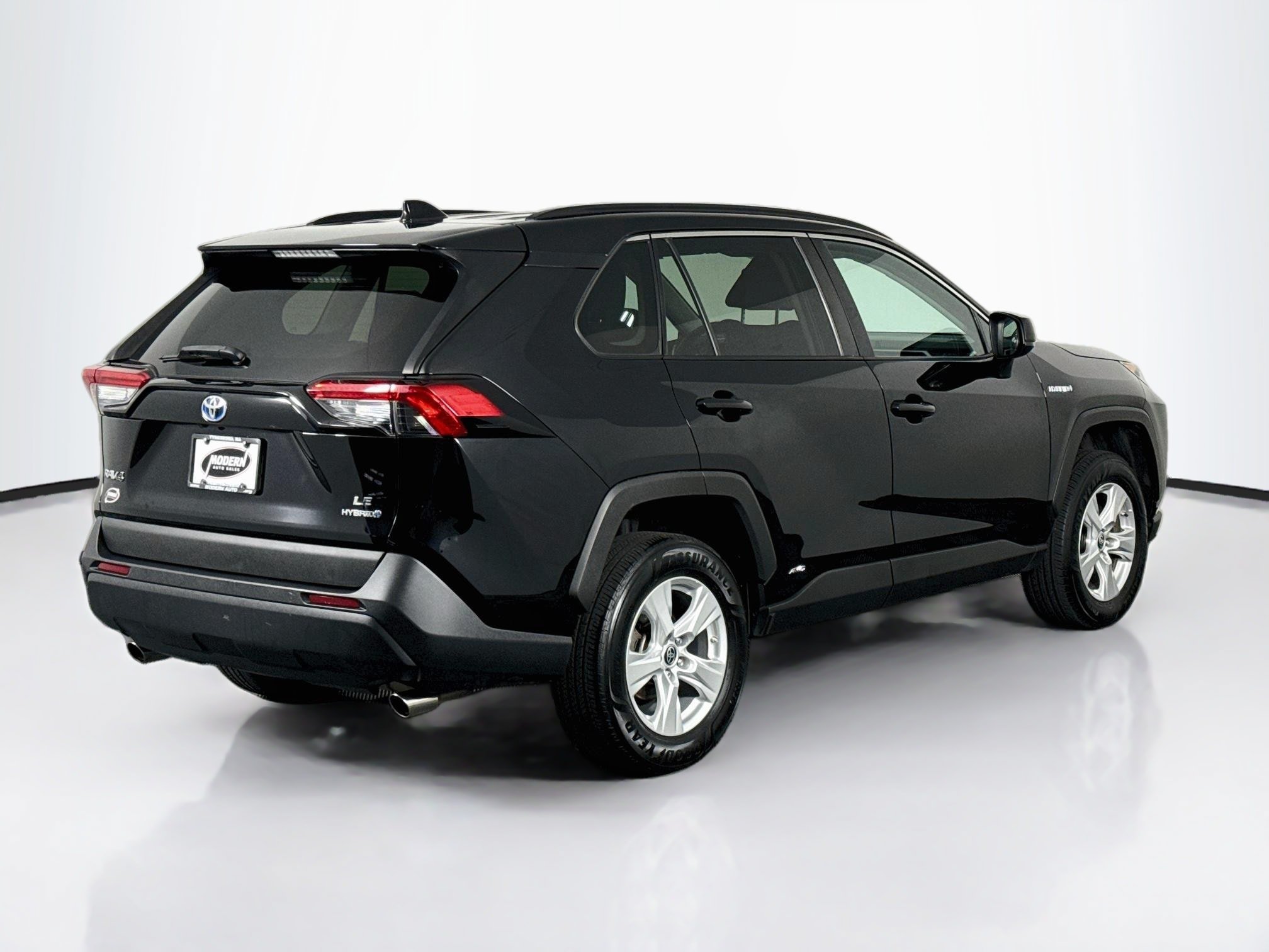 Used 2021 Toyota RAV4 LE AWD/4WD image 15
