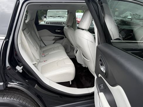 Used 2019 Jeep Cherokee Limited AWD/4WD image 15