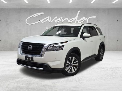 Used 2024 Nissan Pathfinder SL image 1