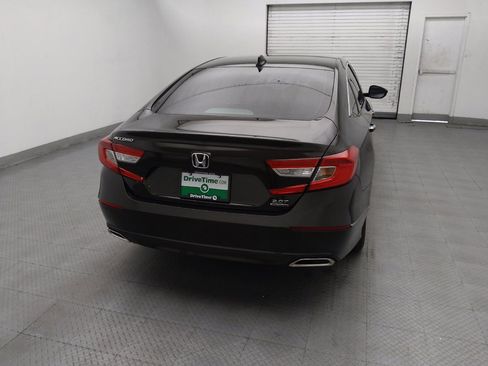 Used 2018 Honda Accord Touring image 7