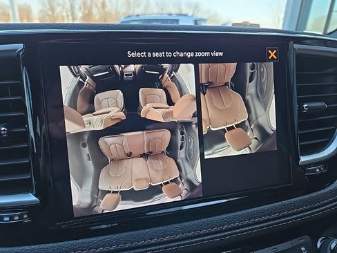 Used 2024 Chrysler Pacifica Pinnacle image 60