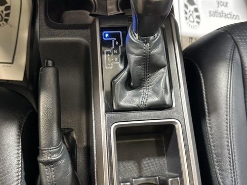 Used 2022 Toyota Tacoma TRD Off-Road image 32