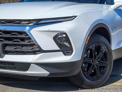 Used 2023 Chevrolet Blazer LT image 3