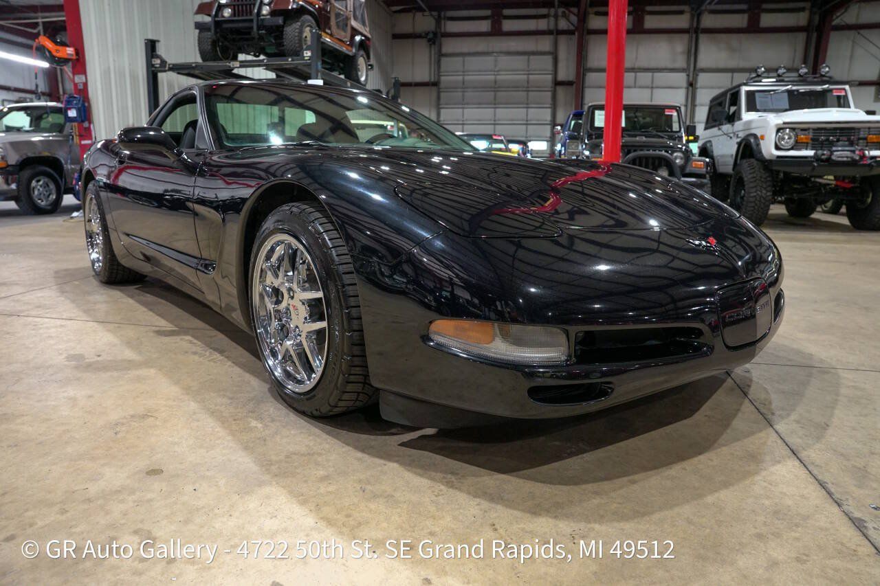Used 1999 Chevrolet Corvette Coupe RWD image 12