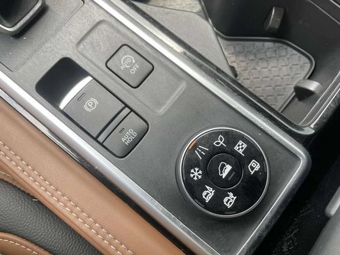 Used 2025 Nissan Pathfinder Platinum w/ Cargo Package AWD/4WD image 36