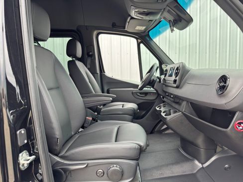 Used 2024 Mercedes-Benz Sprinter 2500 image 14