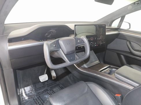 Used 2022 Tesla Model X image 32