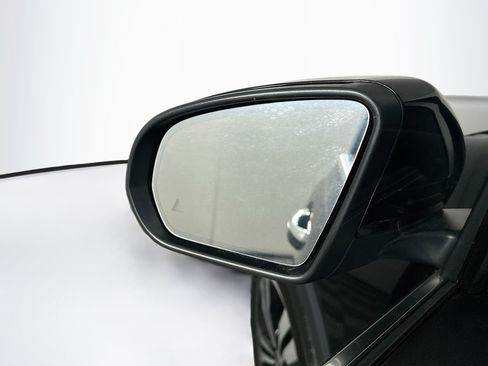 Used 2025 Mercedes-Benz GLB 250 image 16