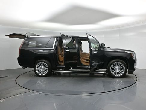 Used 2016 Cadillac Escalade ESV Platinum image 4