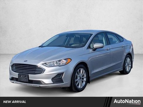 Used 2019 Ford Fusion SE image 1