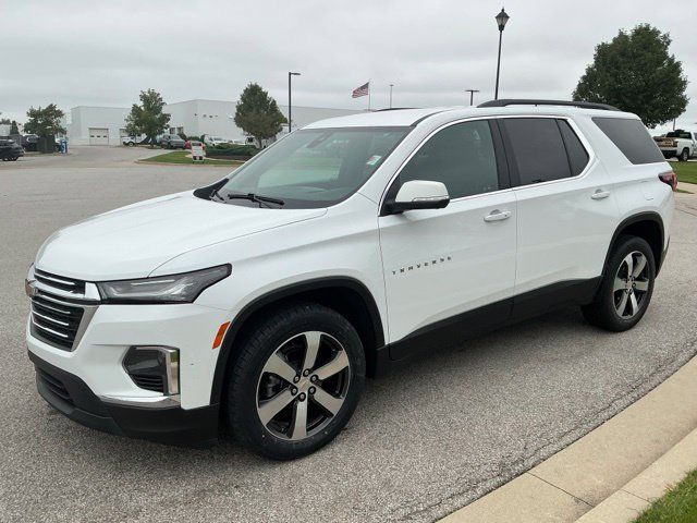 Used 2023 Chevrolet Traverse LT w/ LT Premium Package FWD image 3