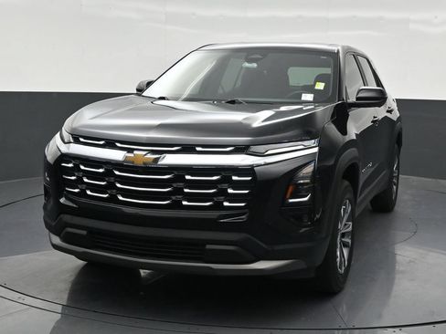 Used 2025 Chevrolet Equinox LT w/ Safety and Technology Package FWD image 9