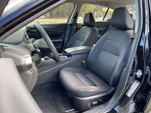 Used 2024 Nissan Altima 2.5 SV image 18