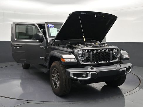 Used 2025 Jeep Gladiator Sport AWD/4WD image 32