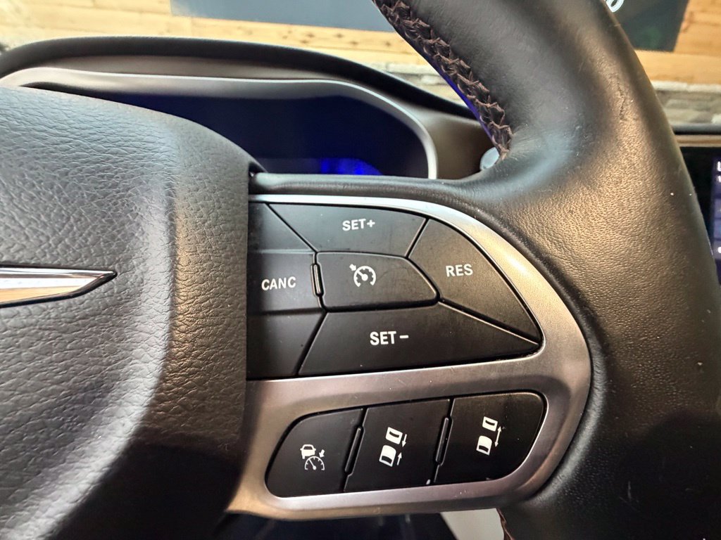 Used 2019 Chrysler Pacifica Touring-L w/ Advanced Safetytec Group FWD image 36