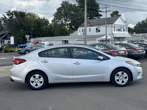 Used 2017 Kia Forte LX FWD image 8