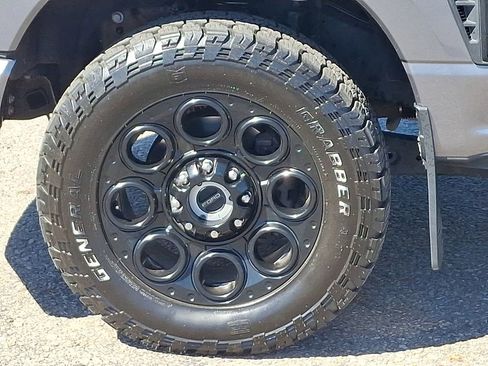 Certified 2023 Ford F250 Lariat w/ Black Appearance Package image 8