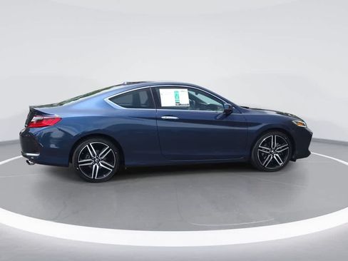 Used 2017 Honda Accord Touring image 9