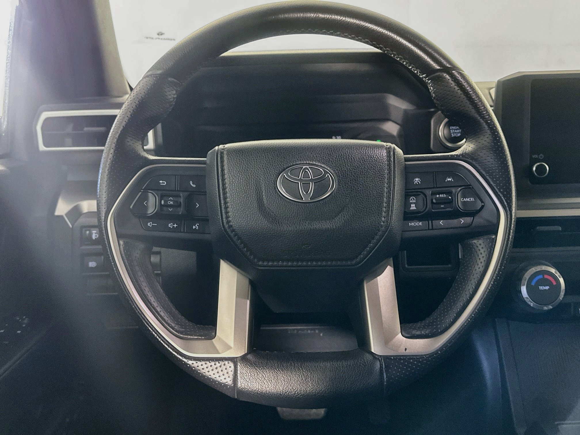 Used 2025 Toyota 4Runner SR5 AWD/4WD image 18