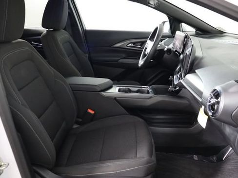 Used 2025 Chevrolet Equinox EV LT FWD image 9