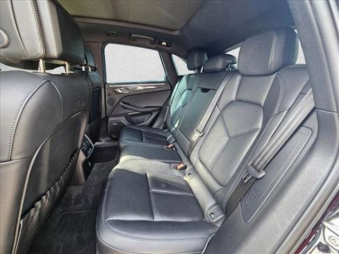 Used 2022 Porsche Macan S image 12
