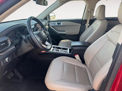 Used 2021 Ford Explorer Limited w/ Equipment Group 301A AWD/4WD image 9
