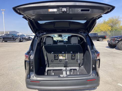 Certified 2025 Toyota Sienna XLE image 21