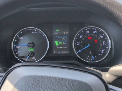 Used 2021 Toyota RAV4 LE AWD/4WD image 14