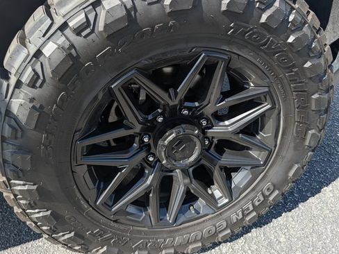 Used 2024 GMC Sierra 2500 AT4 w/ AT4 Premium Plus Package AWD/4WD image 12