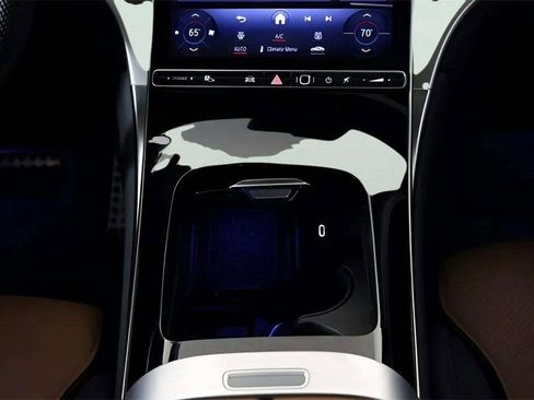 Used 2024 Mercedes-Benz GLC 300 4MATIC image 21