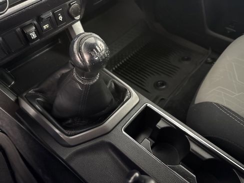 Used 2021 Toyota Tacoma TRD Off-Road image 17