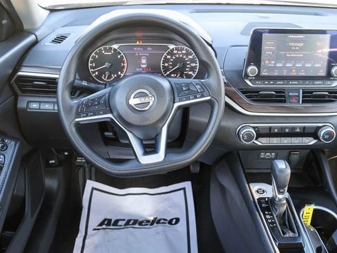 Used 2024 Nissan Altima 2.5 SV image 17