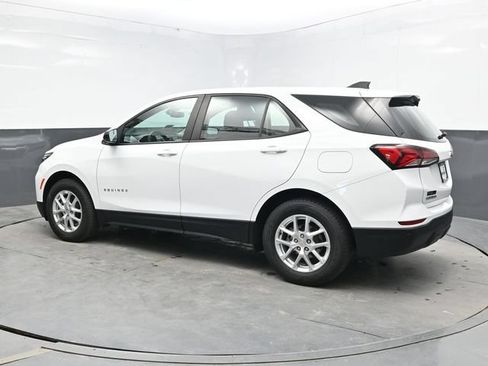 Used 2022 Chevrolet Equinox LS AWD/4WD image 4