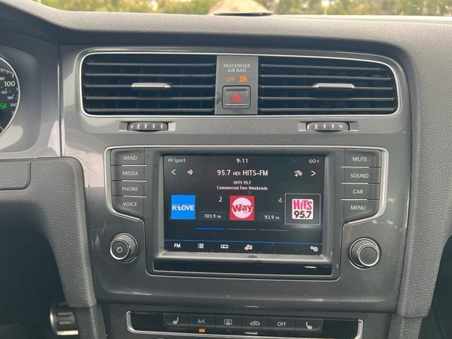 Used 2017 Volkswagen Golf Alltrack SE AWD/4WD image 16