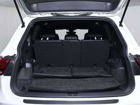 Used 2023 Volkswagen Tiguan SE R-Line FWD image 21