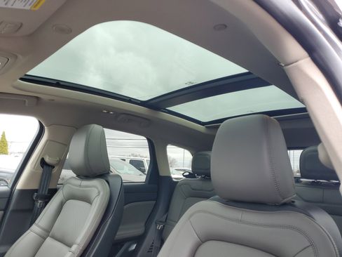 Used 2025 Lincoln Corsair AWD w/ Equipment Group 101A image 11