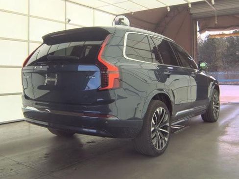 Used 2025 Volvo XC90 B5 Plus image 4