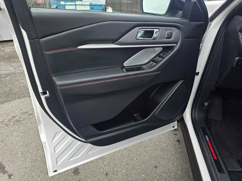 Used 2025 Ford Explorer ST image 26