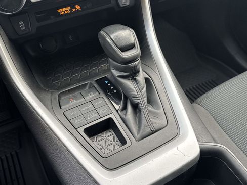 Certified 2022 Toyota RAV4 LE image 27