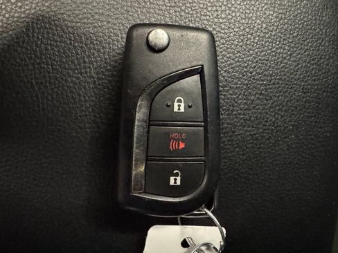 Used 2022 Toyota RAV4 LE AWD/4WD image 17