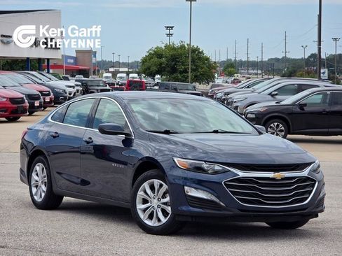 Used 2021 Chevrolet Malibu LT image 1