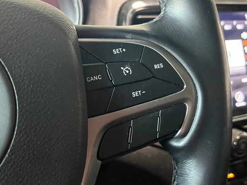 Used 2022 Jeep Grand Cherokee Limited AWD/4WD image 28