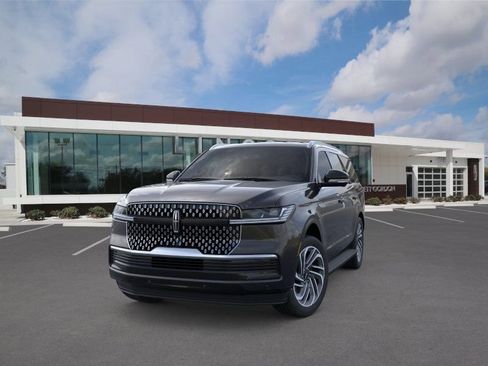 New 2026 Lincoln Navigator Premiere AWD/4WD image 2